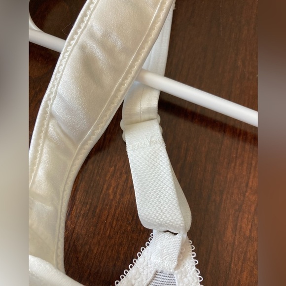 NEW BALI SATIN TRACINGS MINIMIZER WHITE SIZE 40C COMFORT STRAP UNDERWIRE - Picture 6 of 9